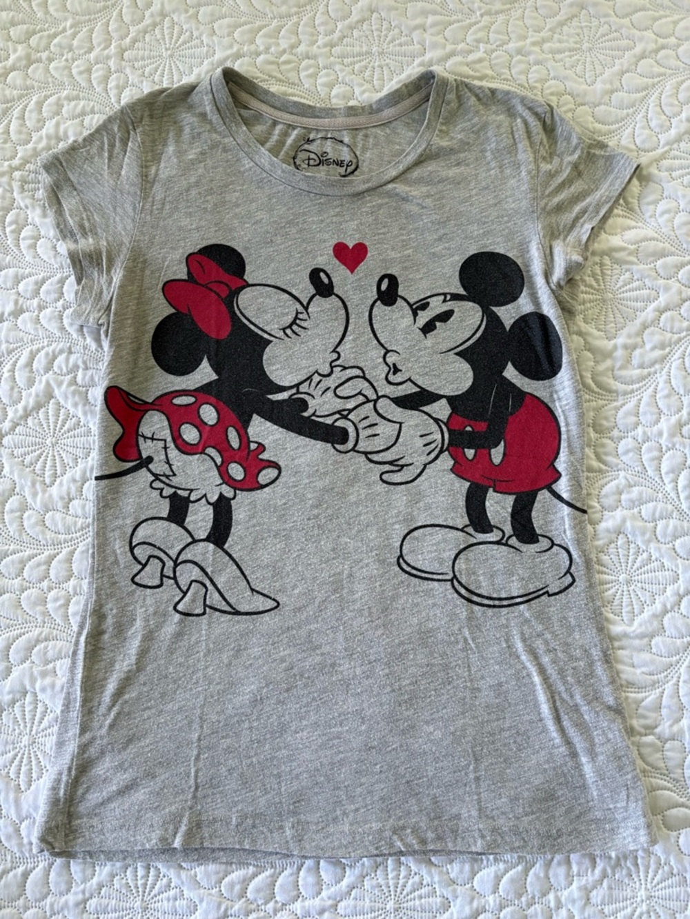 Disney Grey Tee Mickey & Minnie kiss heart Graphic juniors 11/13